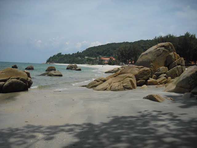 Pantai Teluk Cempedak Kuantan.