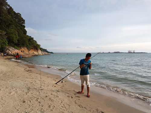 Aktiviti memancing ikan.