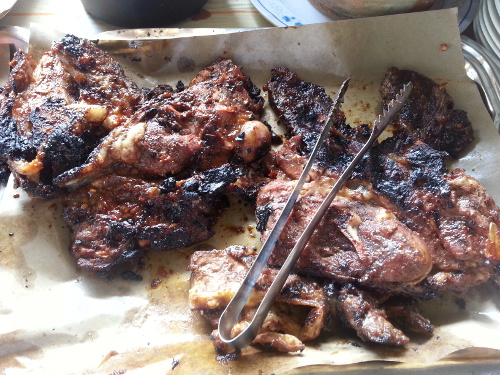 Kambing bakar.
