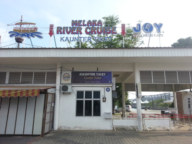 Kaunter tiket Melaka River Cruise.