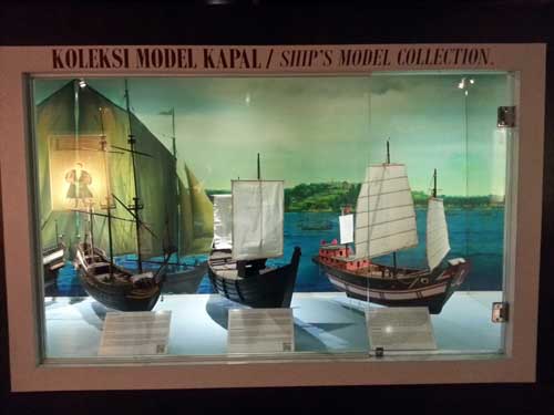 Koleksi model kapal.