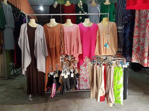 Kedai pakaian wanita.