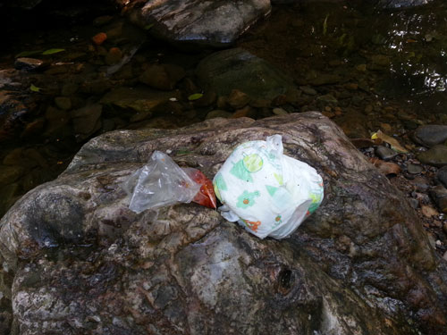 Lampin bayi dan sisa makanan