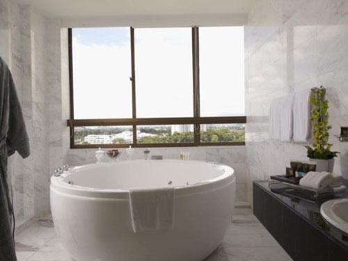 Kemudahan jacuzzi yang disediakan di Impiana Hotel Ipoh