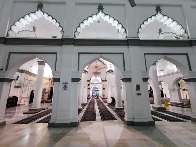 Bahagian dalam Masjid Kapitan Keling