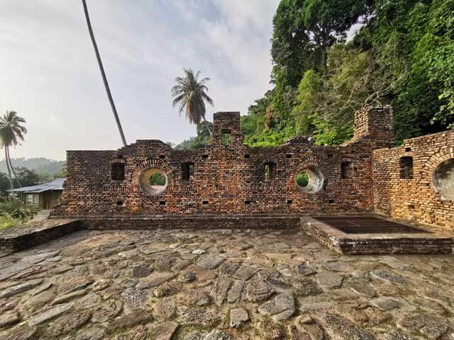 Dinding kiri Kota Belanda