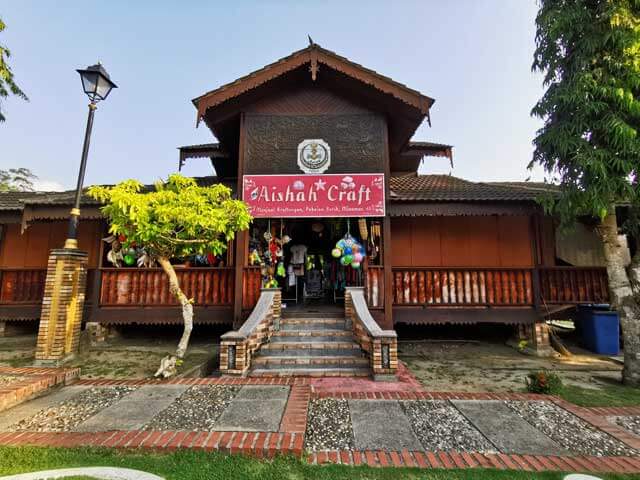 Kedai cenderahati di Kota Belanda
