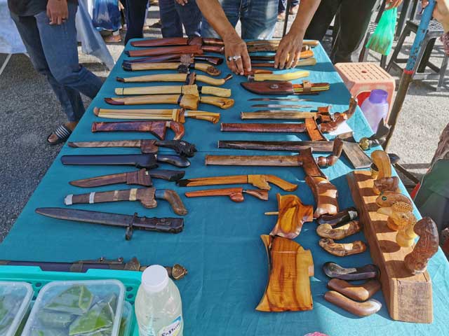 Keris dan golok
