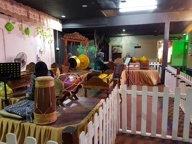 Persembahan muzik Gamelan