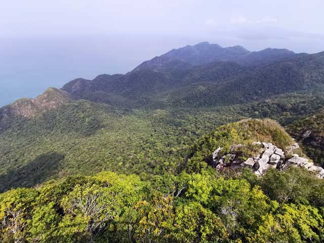 Pemandangan puncak Gunung Mat Chincang