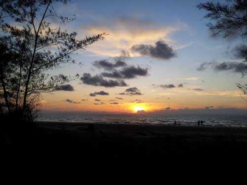 Sunset di Luak Bay Esplanade