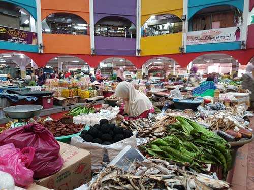 Bahagian makanan mentah.