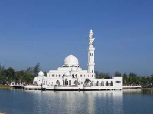 Masjid Terapung Kuala Terengganu.