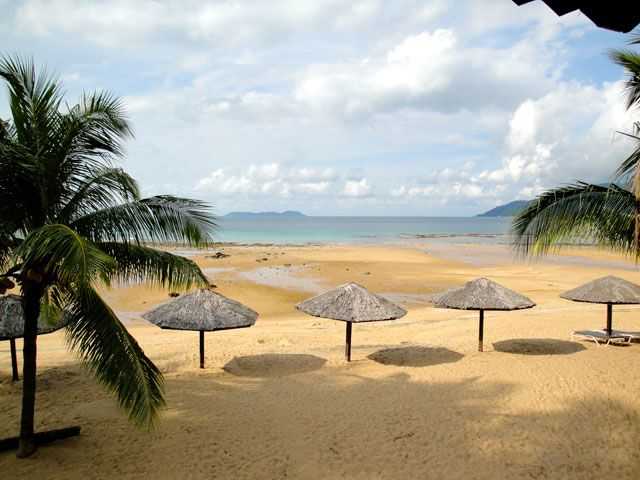 Pantai menarik Berjaya Resort Pulau Tioman.