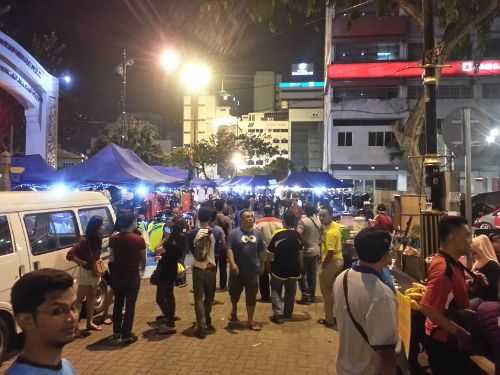 Pintu masuk ke Pasar Karat.