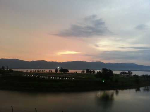 Pemandangan di Tasik Timah Tasoh.